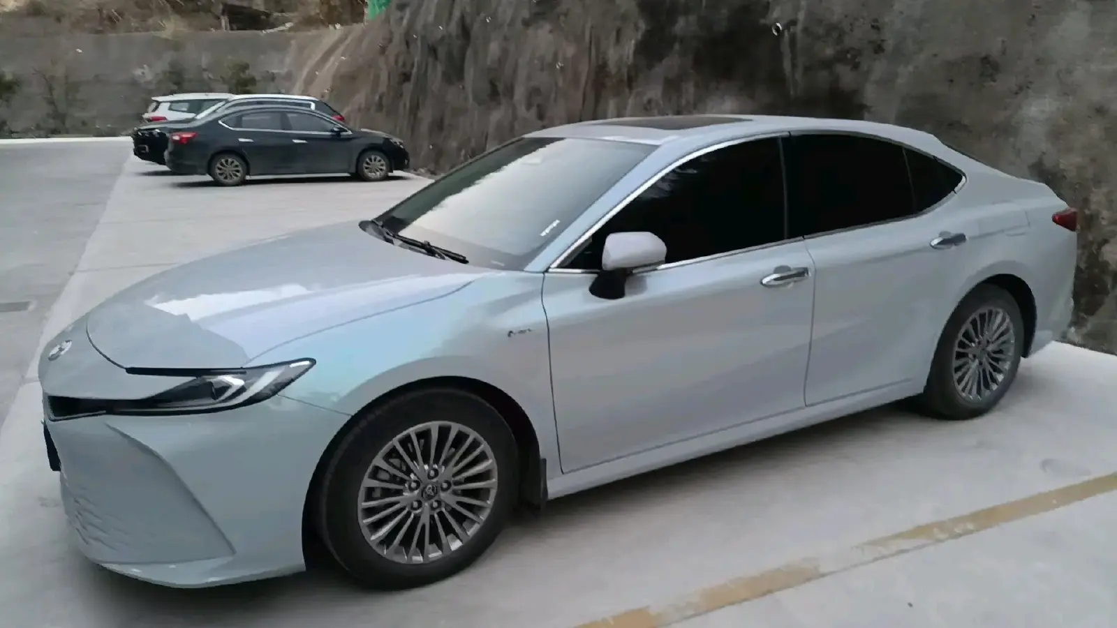 2024 Toyota Camry 2.0L 152HP L4 E-CVT Hybrid