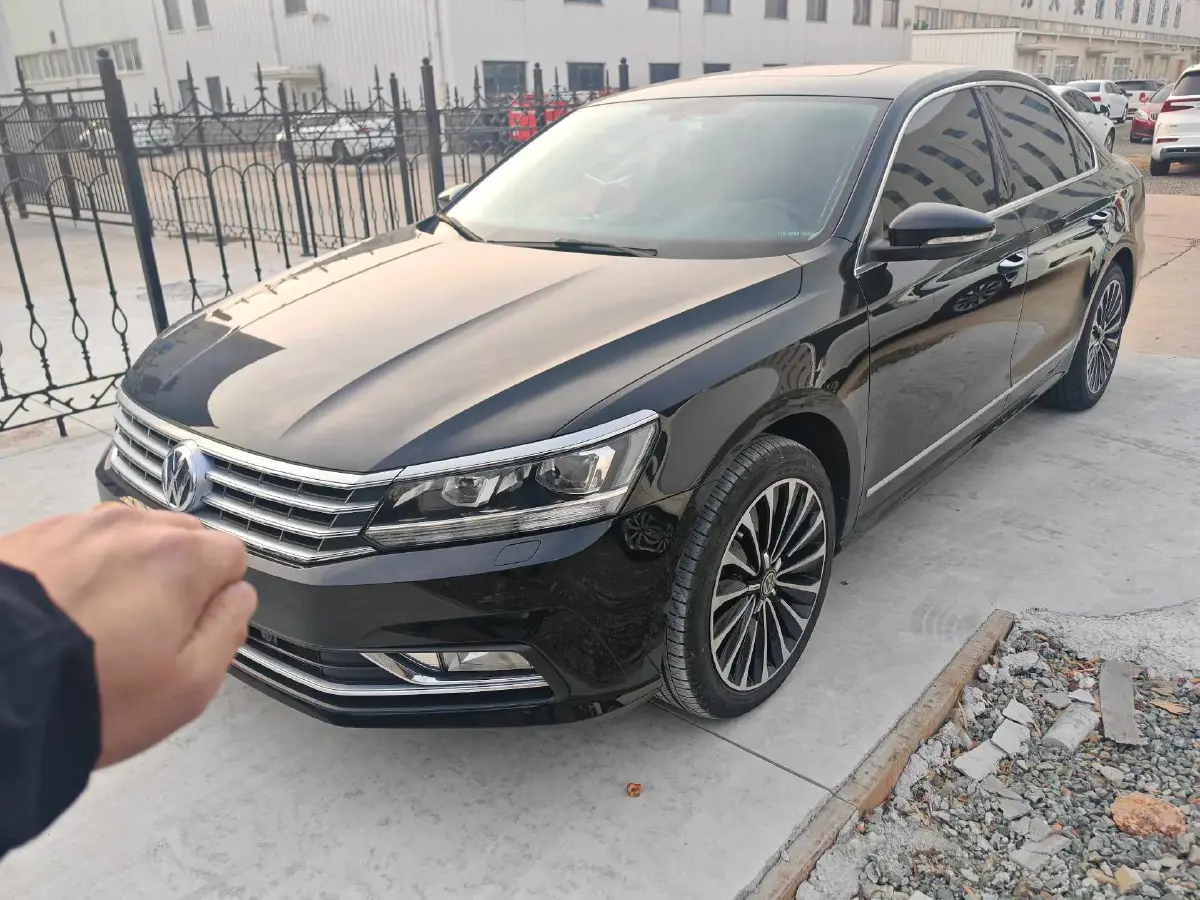 2017 Volkswagen Passat 1.8T 180HP L4 7DCT