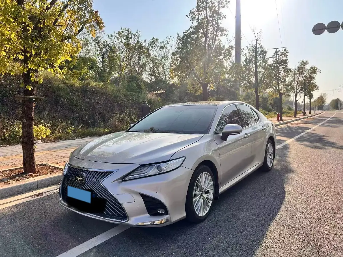 2019 Toyota Camry 2.5L 209HP L4 8AT