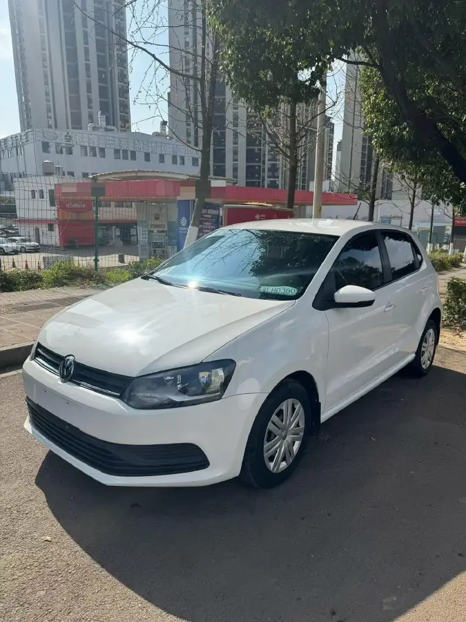 2016 Volkswagen Polo 1.4L 90HP L4 6AT