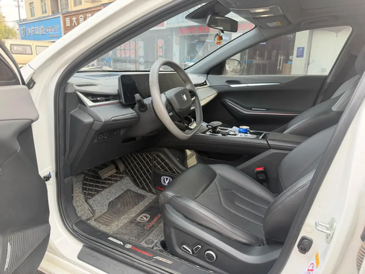2023 ChangAn Raeton Plus 1.5T 188HP L4 7DCT,autocango,china used car exporter,china ev exporter,chinese used car exporter,chinese used ev exporter