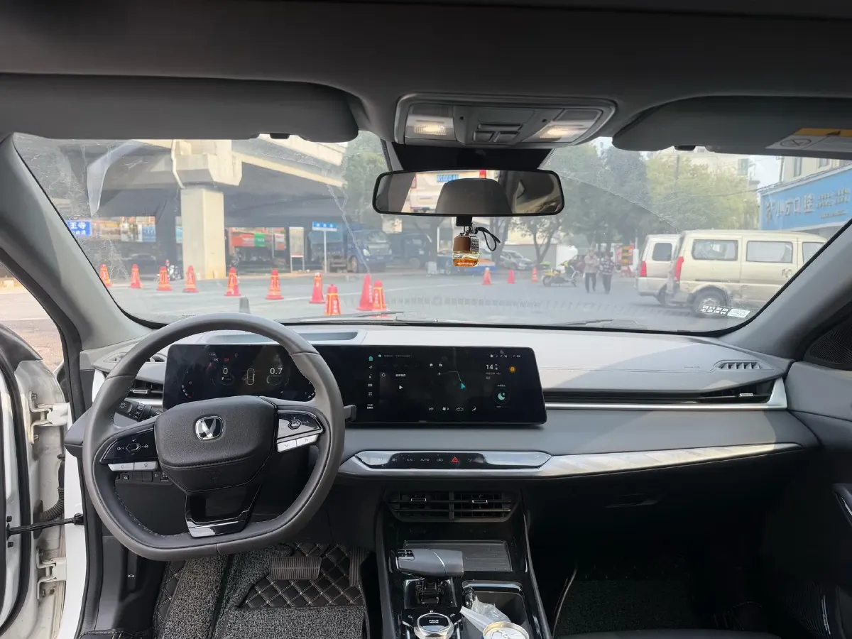 2023 ChangAn Raeton Plus 1.5T 188HP L4 7DCT,autocango,china used car exporter,china ev exporter,chinese used car exporter,chinese used ev exporter