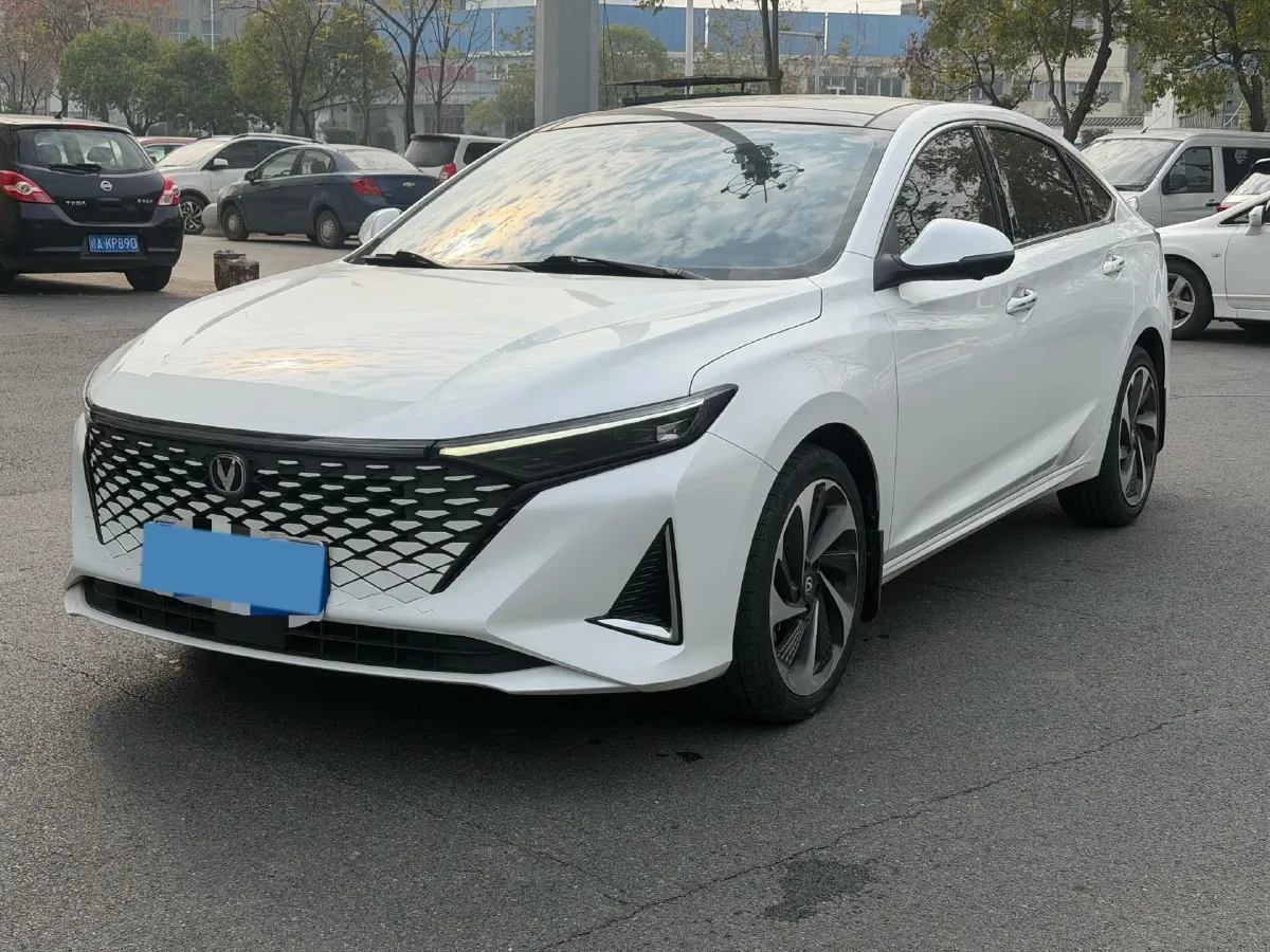 2023 ChangAn Raeton Plus 1.5T 188HP L4 7DCT,autocango,china used car exporter,china ev exporter,chinese used car exporter,chinese used ev exporter