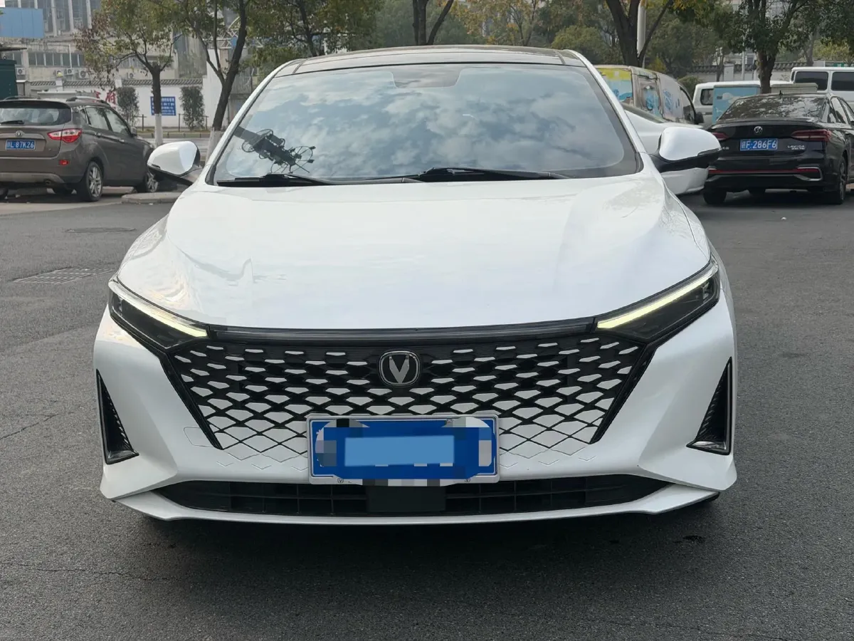 2023 ChangAn Raeton Plus 1.5T 188HP L4 7DCT,autocango,china used car exporter,china ev exporter,chinese used car exporter,chinese used ev exporter