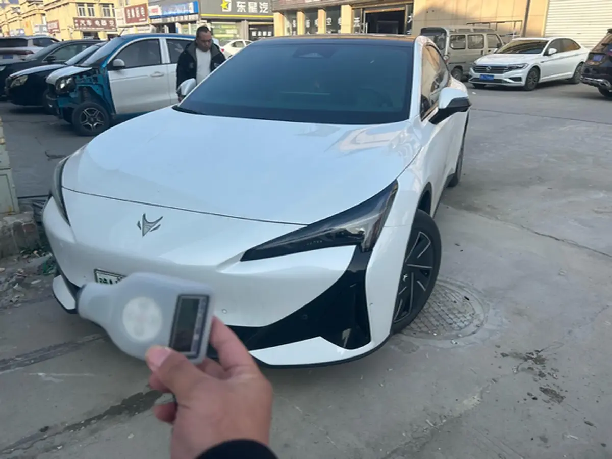 2025 ARCFOX αS5 BEV