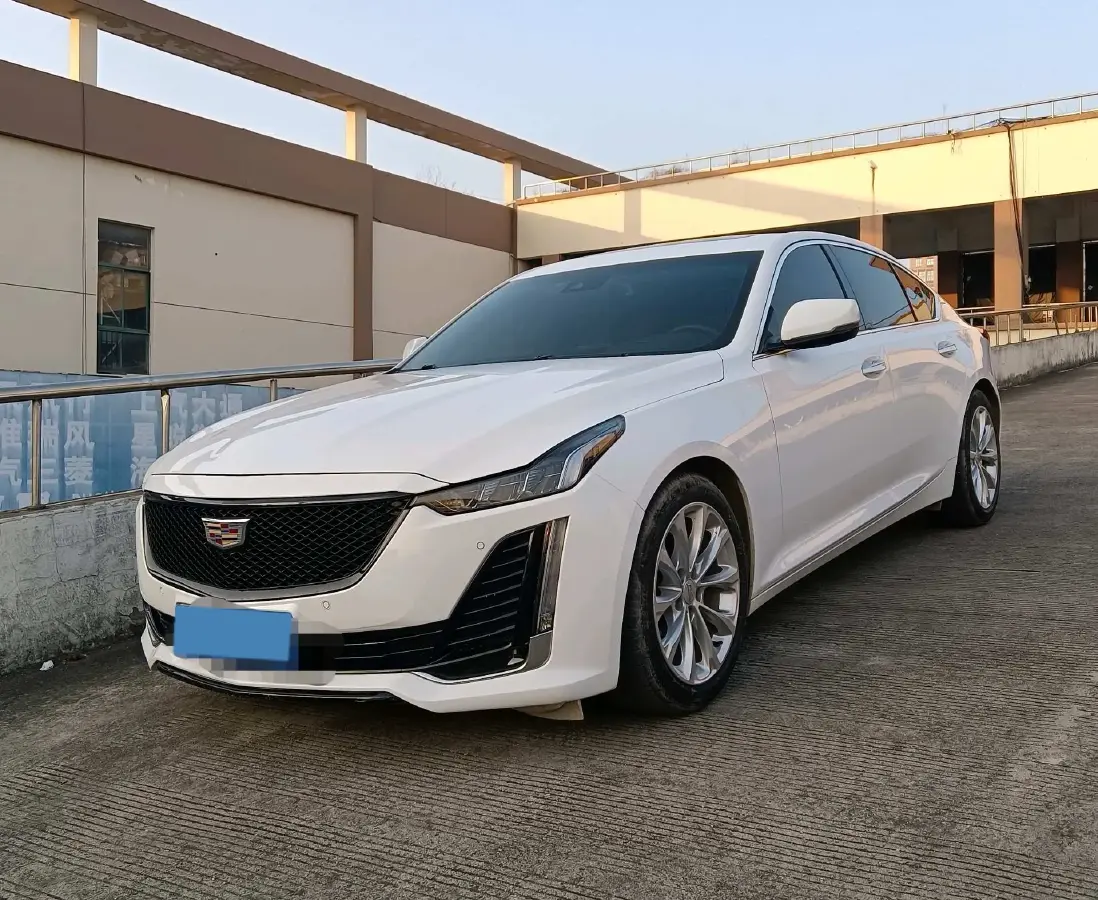 2022 Cadillac CT5 2.0T 237HP L4 10AT