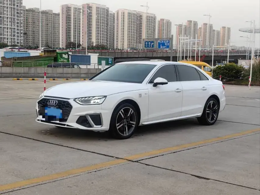 2022 Audi A4L 2.0T 190HP L4 7DCT