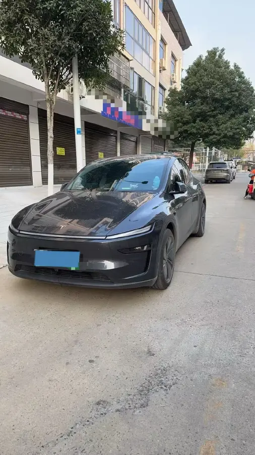 2025 Tesla Model Y BEV 62.5KWH