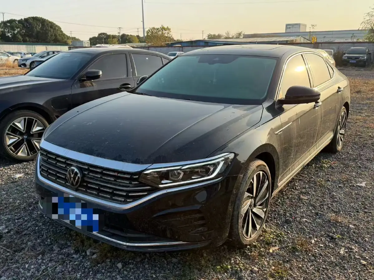 2024 Volkswagen Passat 2.0T 220HP L4 7DCT