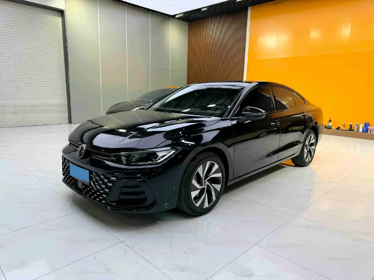 2025 Volkswagen Passat 2.0T 220HP L4 7DCT