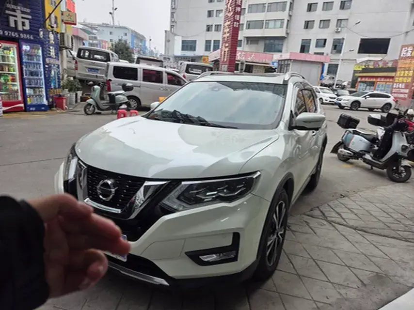 2021 Nissan X-Trail 2.5L 181HP L4 CVT