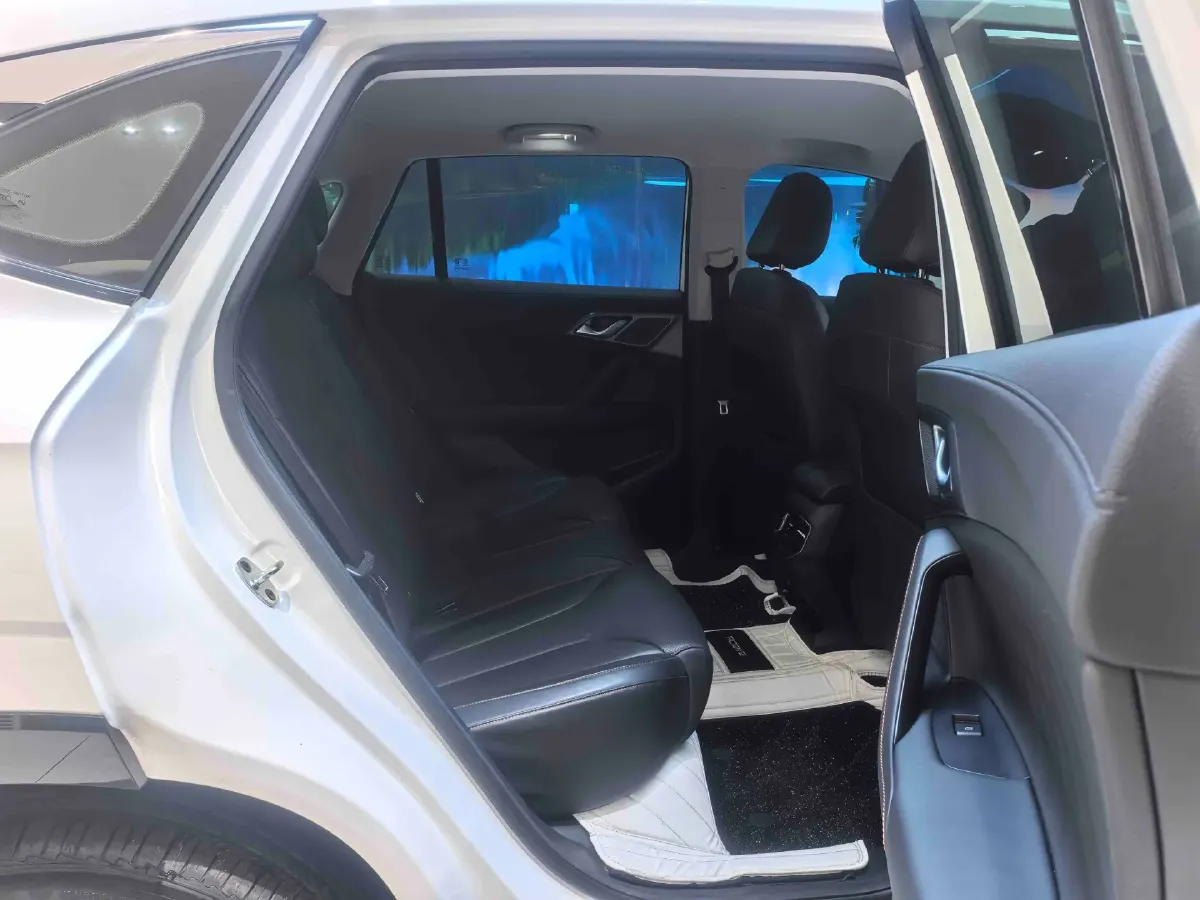 2024 Roewe D5X DMH 1.5T 150HP L4 2DHT PHEV 21.4KWH,autocango,china used car exporter,china ev exporter,chinese used car exporter,chinese used ev exporter