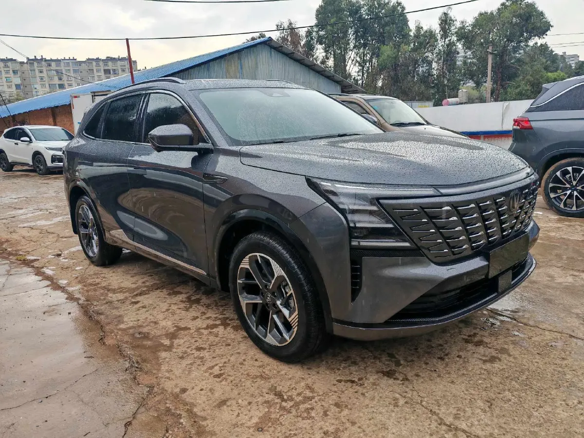 2025 ChangAn CS75 Plus 1.5T 192HP L4 8AT,autocango,china used car exporter,china ev exporter,chinese used car exporter,chinese used ev exporter