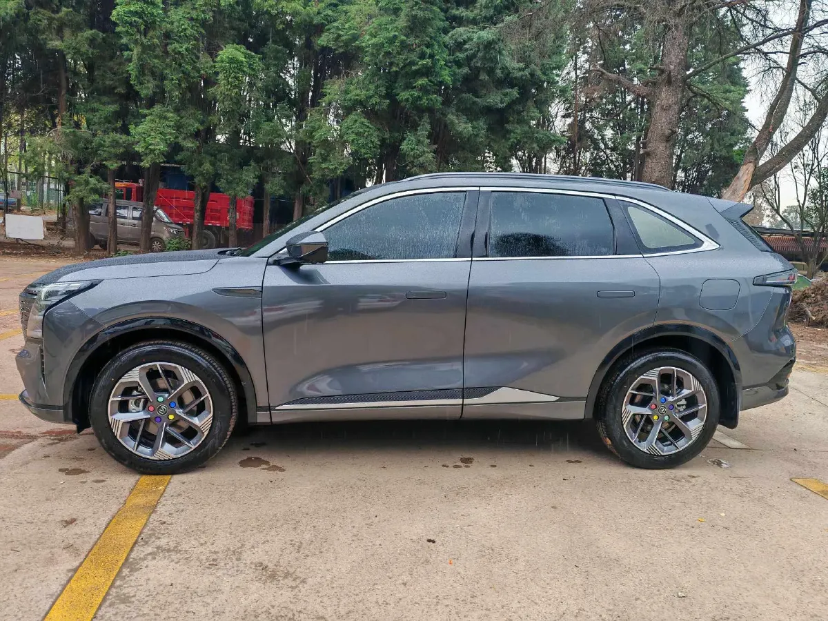 2025 ChangAn CS75 Plus 1.5T 192HP L4 8AT,autocango,china used car exporter,china ev exporter,chinese used car exporter,chinese used ev exporter