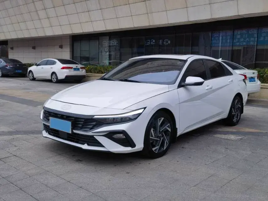 2023 Hyundai Elantra 1.5L 115HP L4 CVT