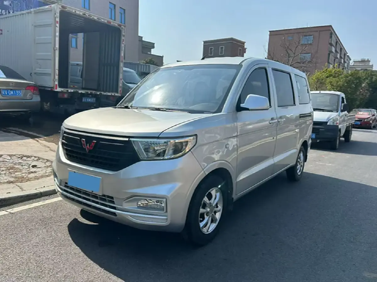 2019 WuLing HongGuang V 1.5L 99HP L4 6MT