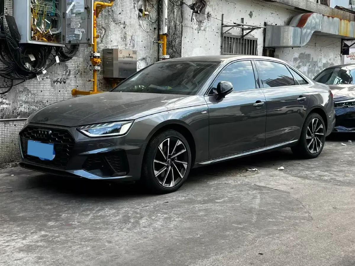 2022 Audi A4L 2.0T 190HP L4 7DCT