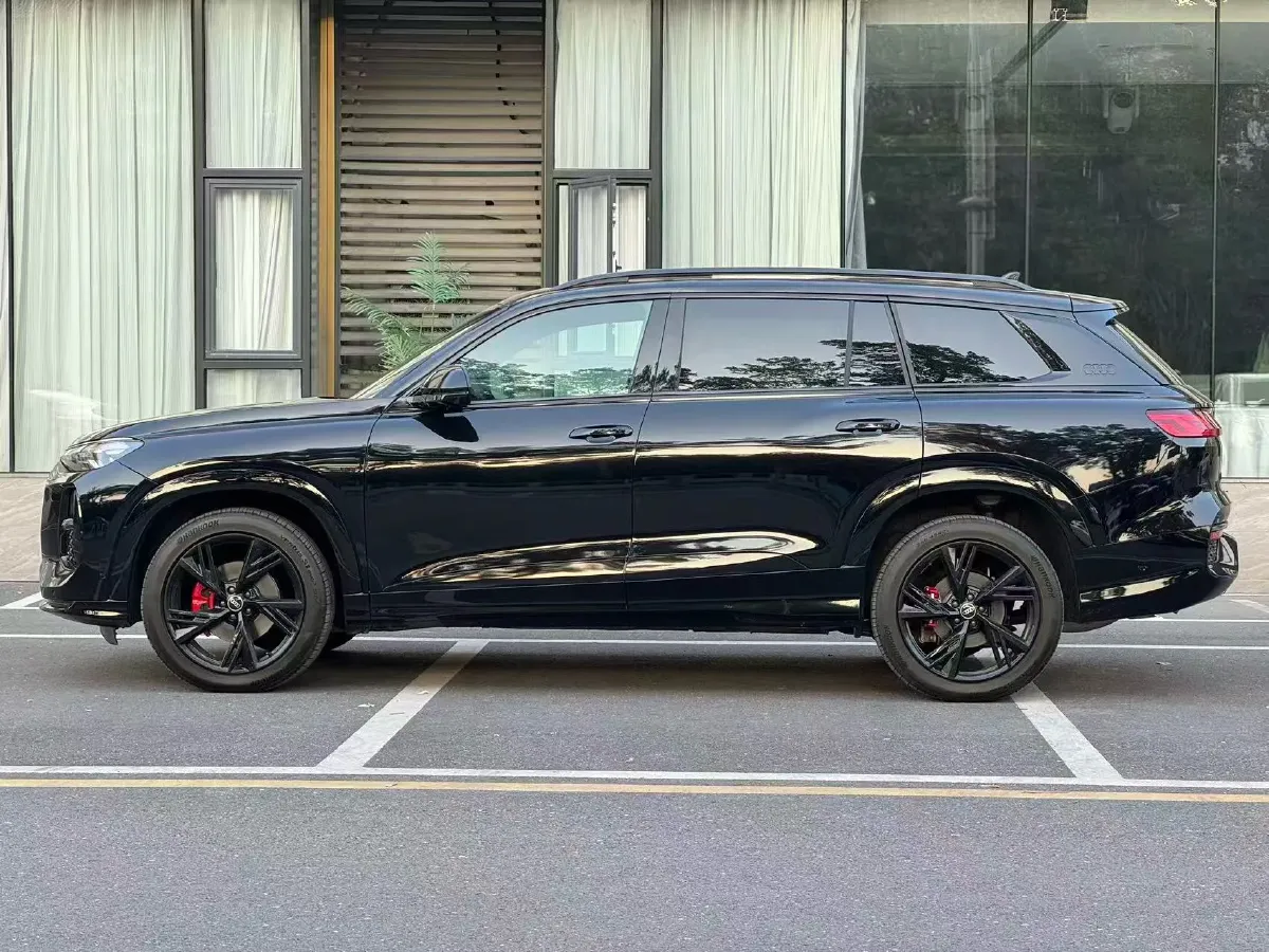 2024 Audi Q6 2.0T 265HP L4 7DCT,autocango,china used car exporter,china ev exporter,chinese used car exporter,chinese used ev exporter