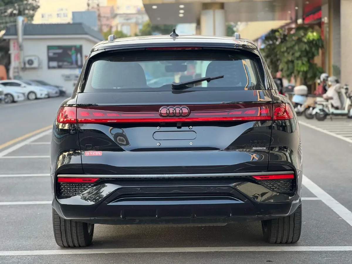 2024 Audi Q6 2.0T 265HP L4 7DCT,autocango,china used car exporter,china ev exporter,chinese used car exporter,chinese used ev exporter