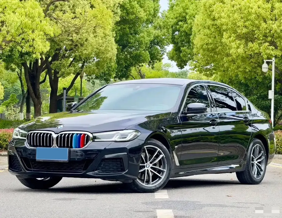 2022 BMW 5 Series 2.0T 184HP L4 8AT