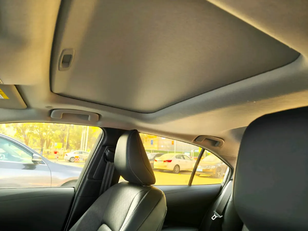 2025 Skyworth HT-i 1.5T 156HP L4 1DHT PHEV,autocango,china used car exporter,china ev exporter,chinese used car exporter,chinese used ev exporter