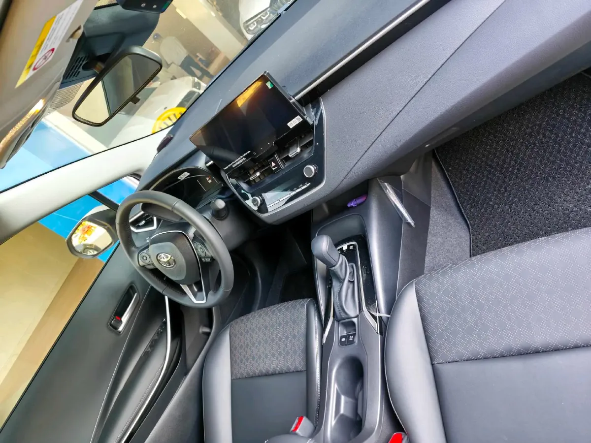 2025 Skyworth HT-i 1.5T 156HP L4 1DHT PHEV,autocango,china used car exporter,china ev exporter,chinese used car exporter,chinese used ev exporter