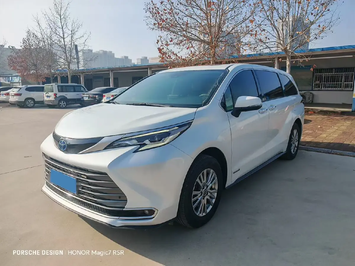 2023 Toyota Sienna 2.5L 189HP L4 E-CVT Hybrid