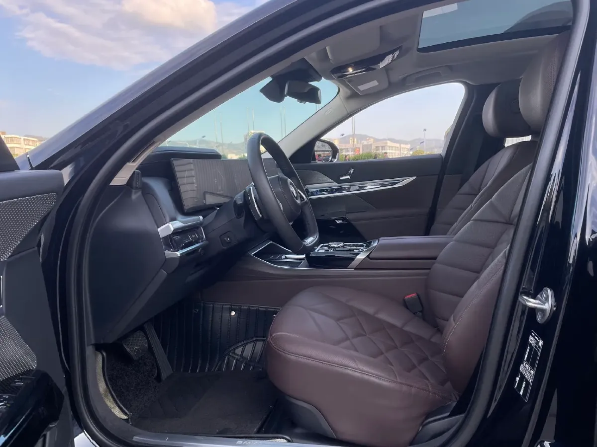 2023 BMW 7 Series 3.0T 272HP L6 8AT,autocango,china used car exporter,china ev exporter,chinese used car exporter,chinese used ev exporter