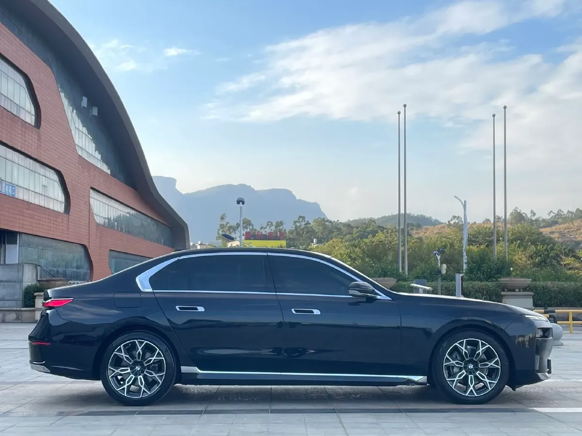 2023 BMW 7 Series 3.0T 272HP L6 8AT,autocango,china used car exporter,china ev exporter,chinese used car exporter,chinese used ev exporter