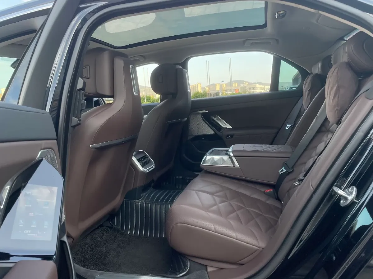 2023 BMW 7 Series 3.0T 272HP L6 8AT,autocango,china used car exporter,china ev exporter,chinese used car exporter,chinese used ev exporter