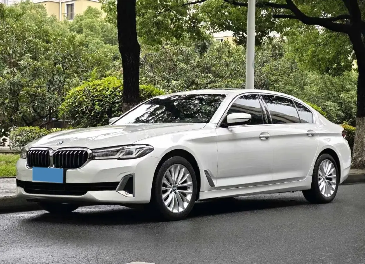 2022 BMW 5 Series 2.0T 184HP L4 8AT