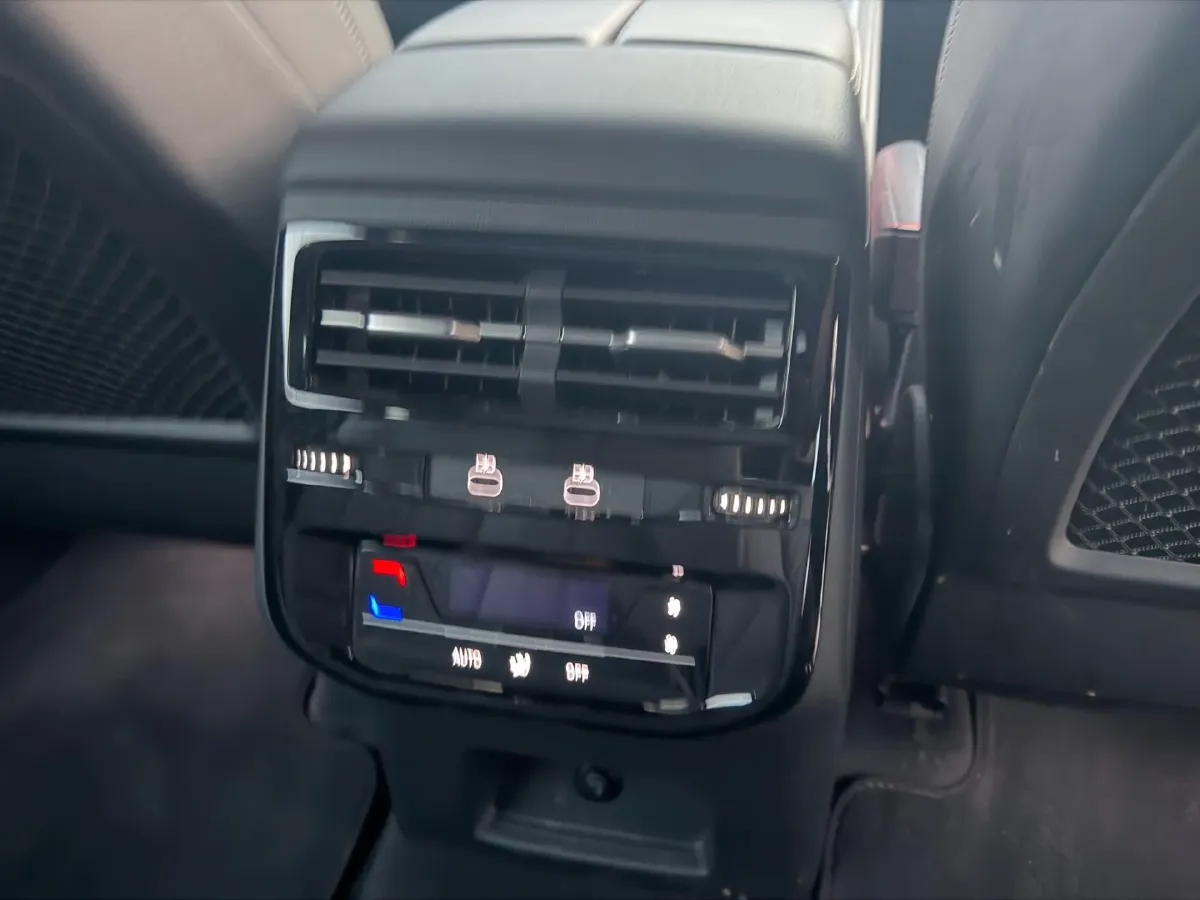 2024 Audi Q6 2.0T 265HP L4 7DCT,autocango,china used car exporter,china ev exporter,chinese used car exporter,chinese used ev exporter