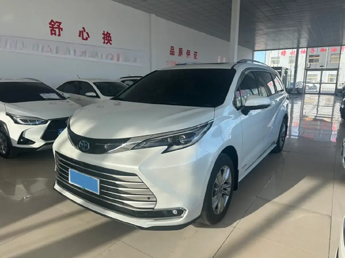 2023 Toyota Sienna 2.5L 189HP L4 E-CVT Hybrid