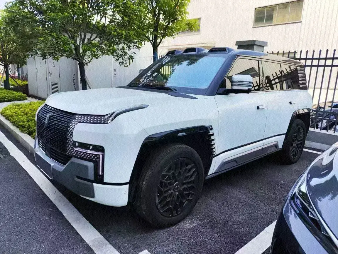 2023 YangWang U8 2.0T 272HP L4 REEV 49.05KWH