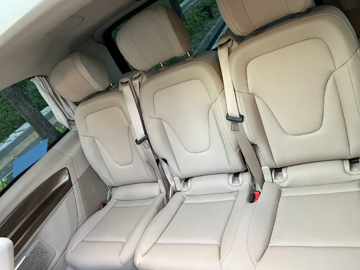 2022 Mercedes-Benz V Class 2.0T 211HP L4 9AT,autocango,china used car exporter,china ev exporter,chinese used car exporter,chinese used ev exporter