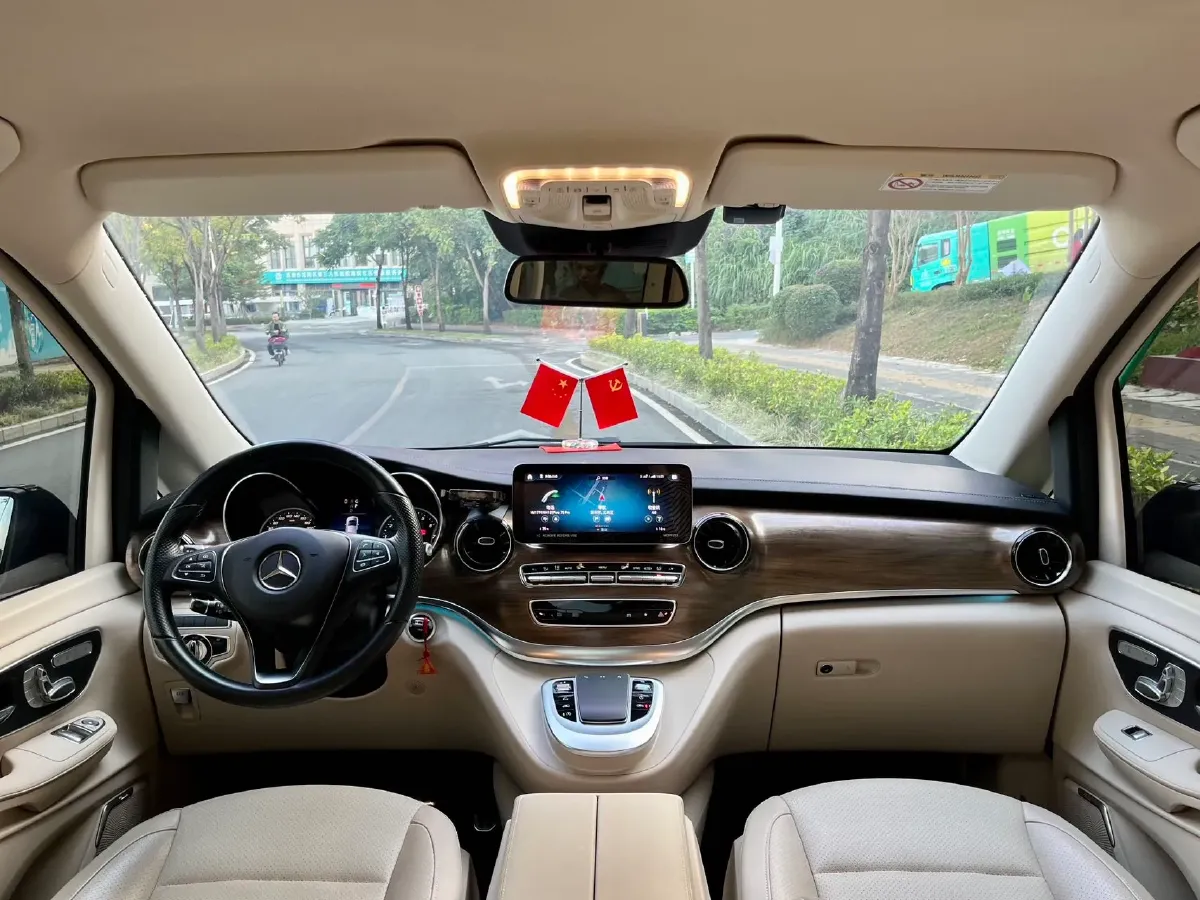 2022 Mercedes-Benz V Class 2.0T 211HP L4 9AT,autocango,china used car exporter,china ev exporter,chinese used car exporter,chinese used ev exporter