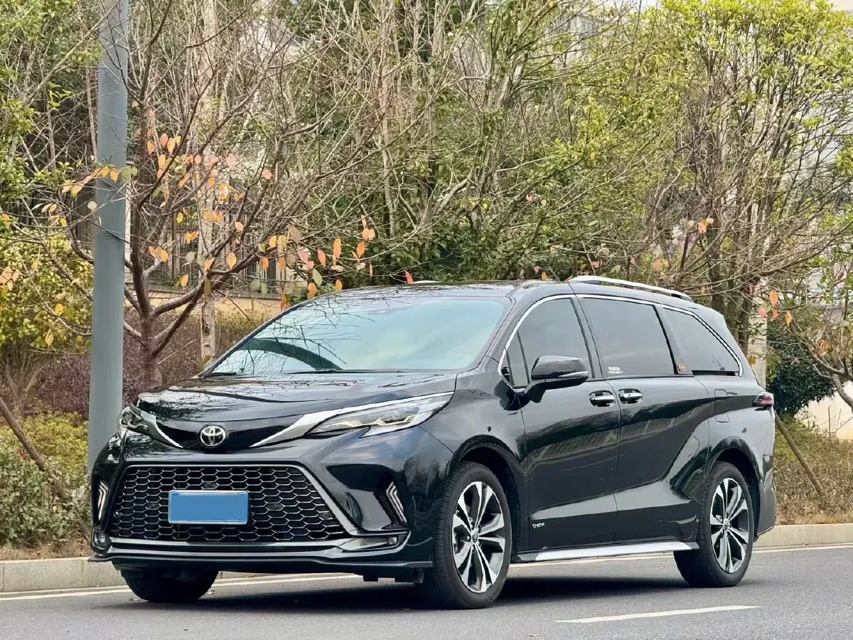 2024 Toyota Granvia 2.5L 189HP L4 E-CVT Hybrid