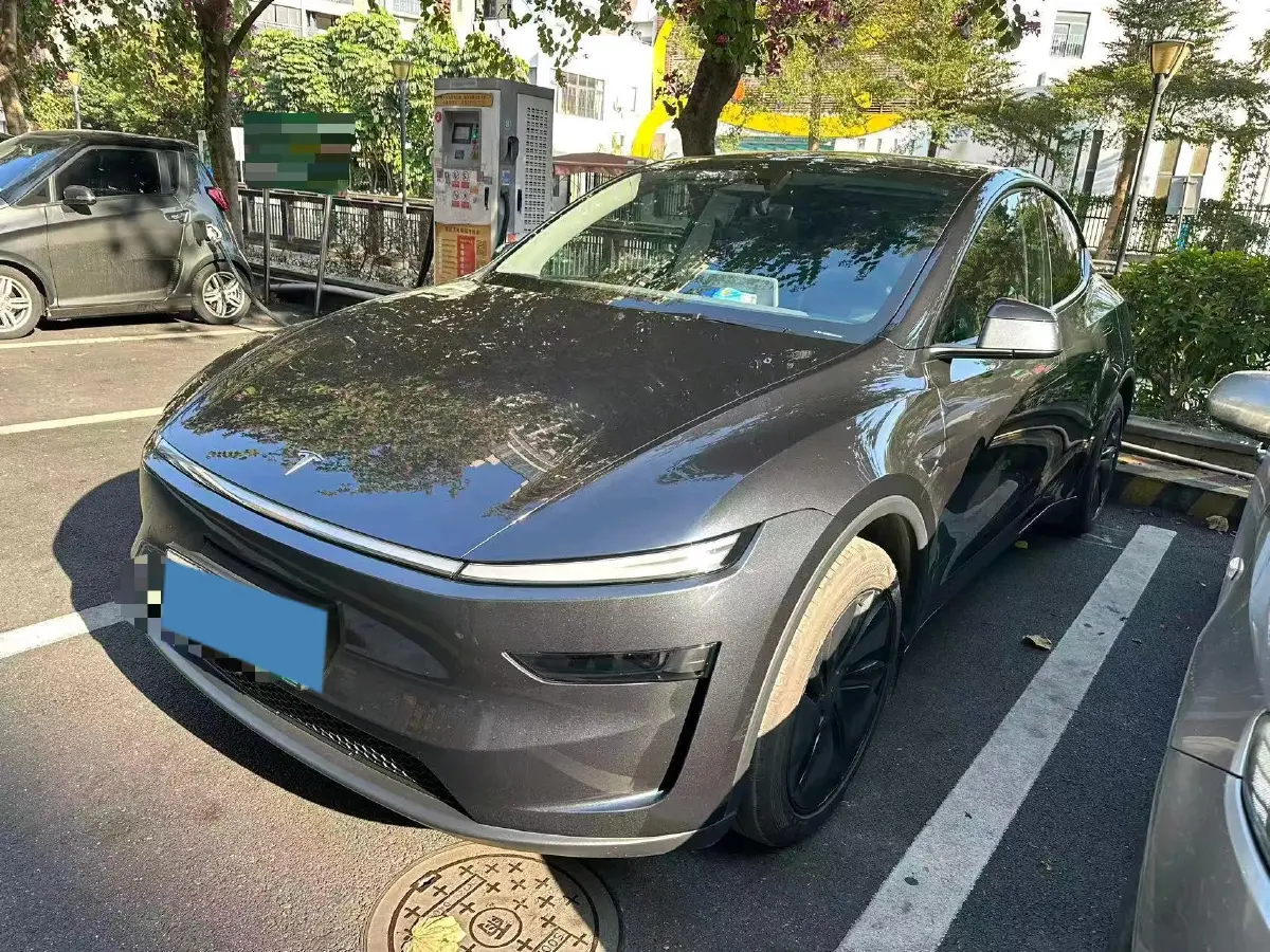 2025 Tesla Model Y BEV 62.5KWH