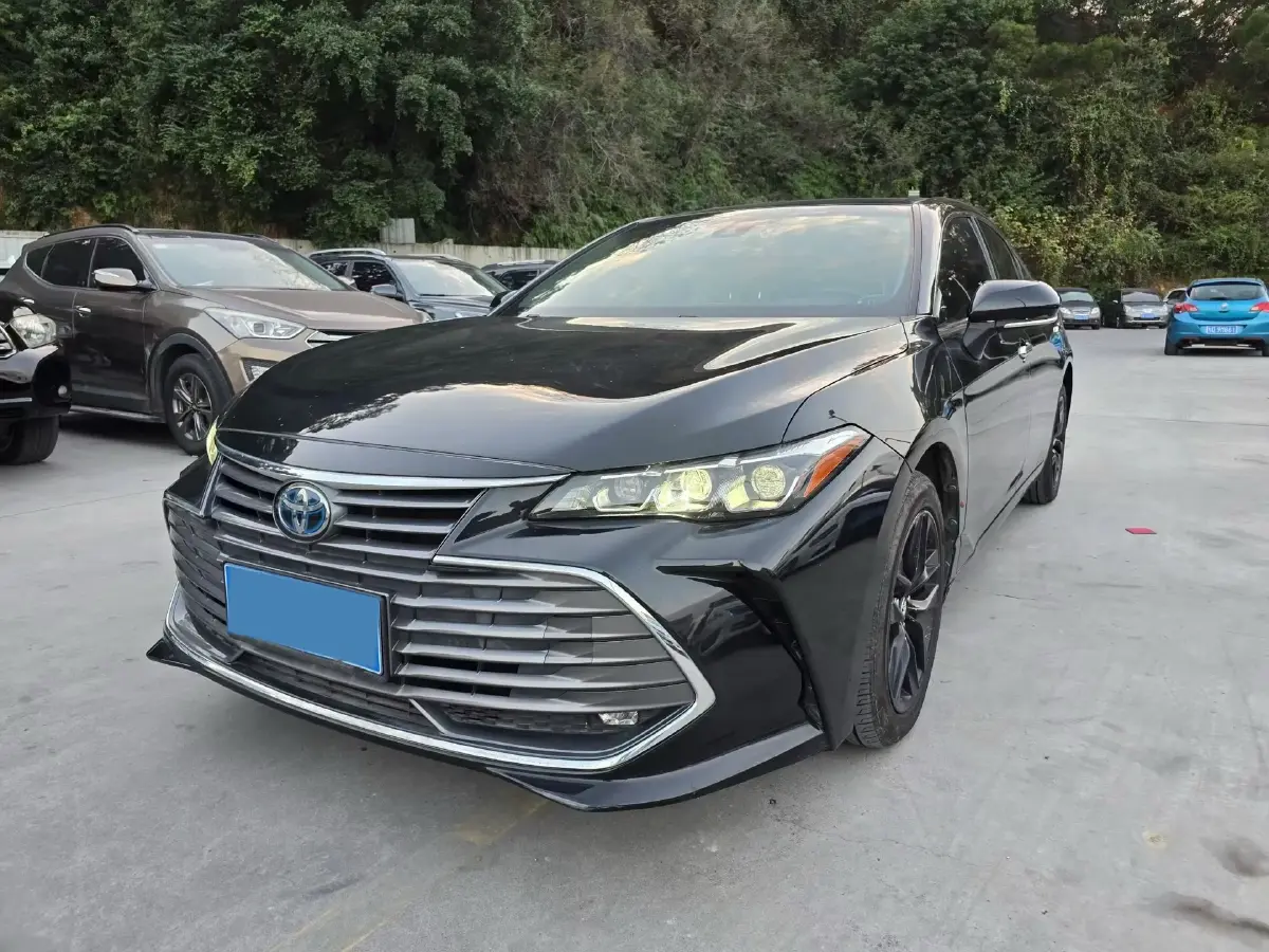 2019 Toyota Avalon 2.5L 178HP L4 E-CVT Hybrid