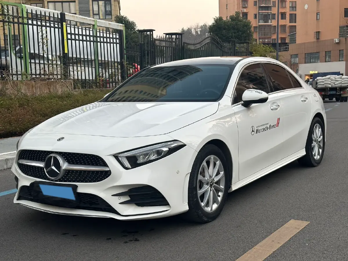 2020 Mercedes-Benz A Class 1.3T 163HP L4 7DCT