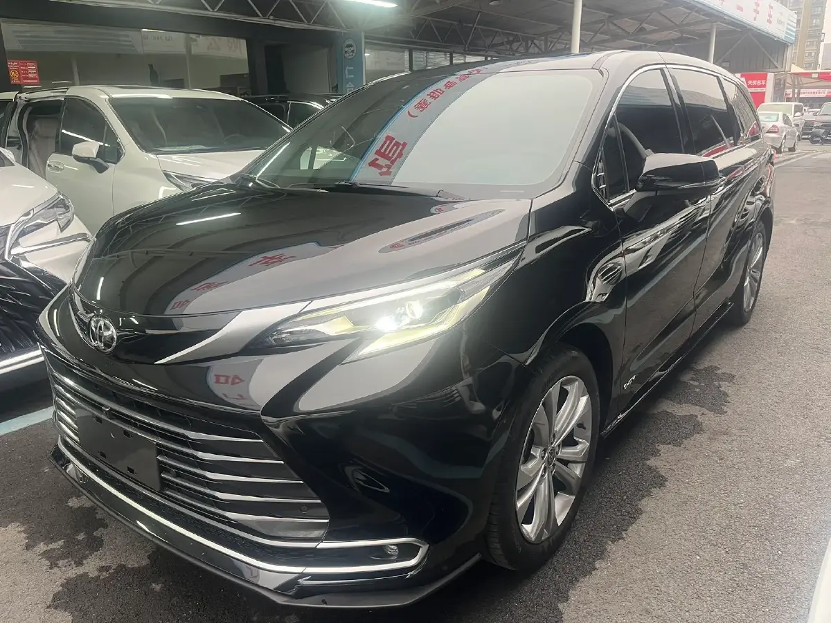 2024 Toyota Sienna 2.5L 189HP L4 E-CVT Hybrid