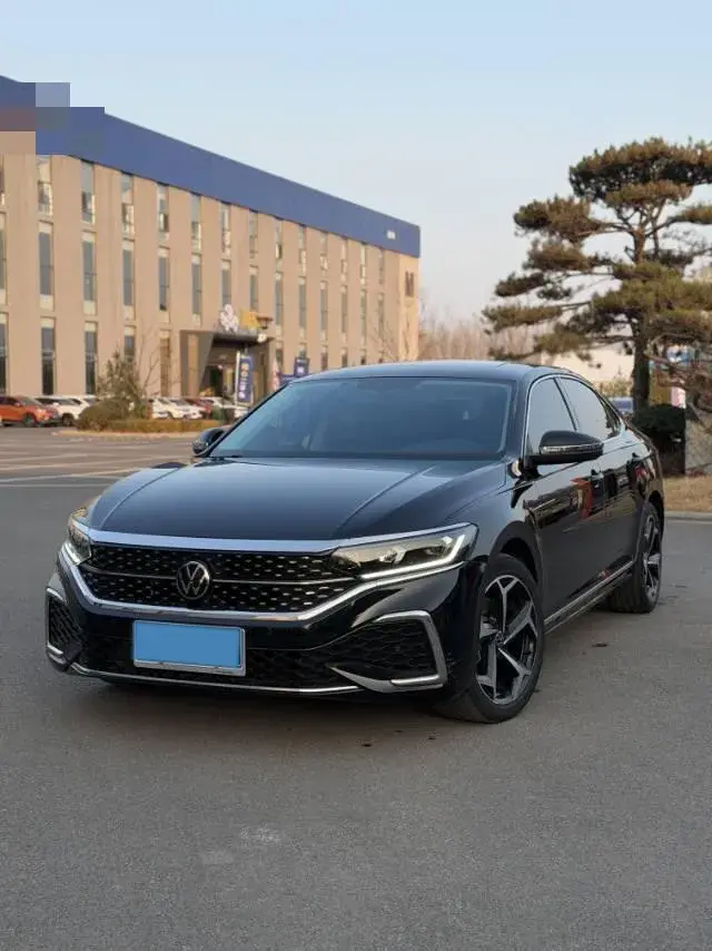 2023 Volkswagen Passat 2.0T 186HP L4 7DCT