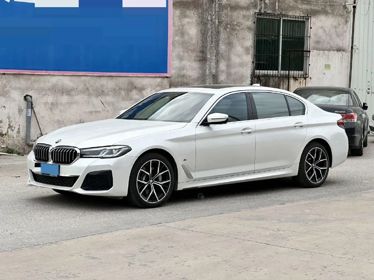 2022 BMW 5 Series 2.0T 252HP L4 8AT