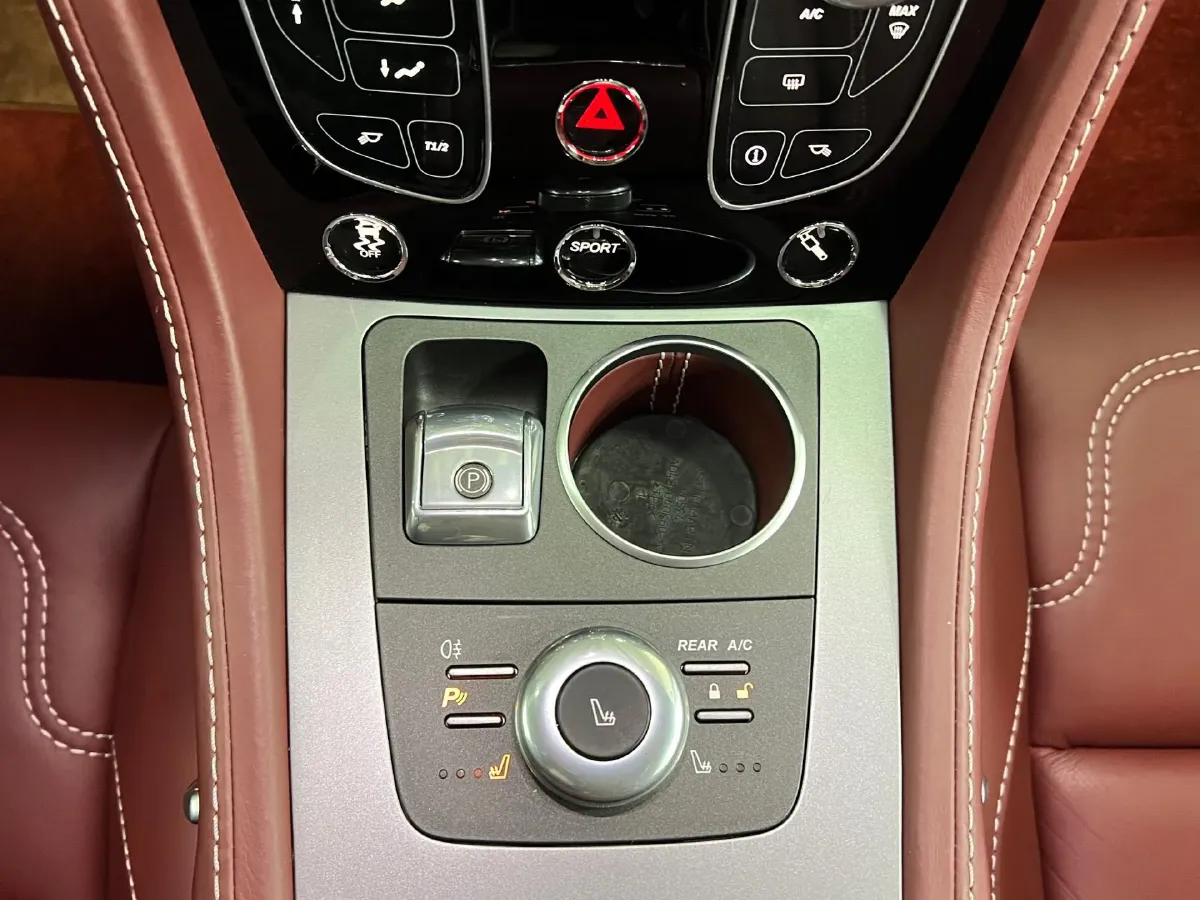 2016 Aston Martin Rapide 6.0L 518HP V12 8AT,autocango,china used car exporter,china ev exporter,chinese used car exporter,chinese used ev exporter