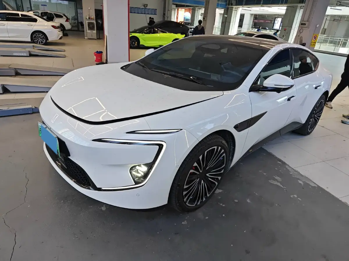 2025 Avatr 12 1.5T 156HP L4 REEV 39.05KWH