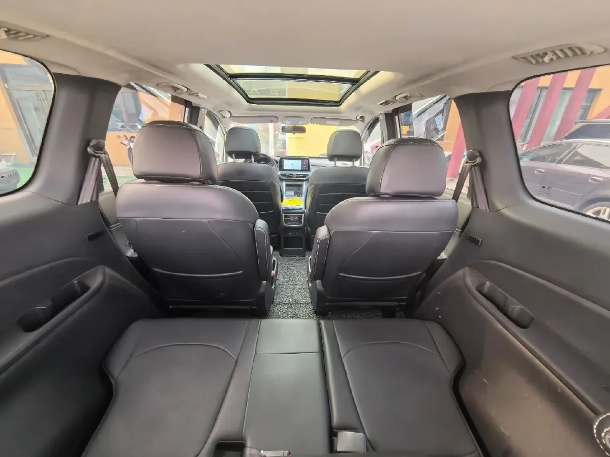 2022 MAXUS Euniq 5 BEV 70KWH,autocango,china used car exporter,china ev exporter,chinese used car exporter,chinese used ev exporter