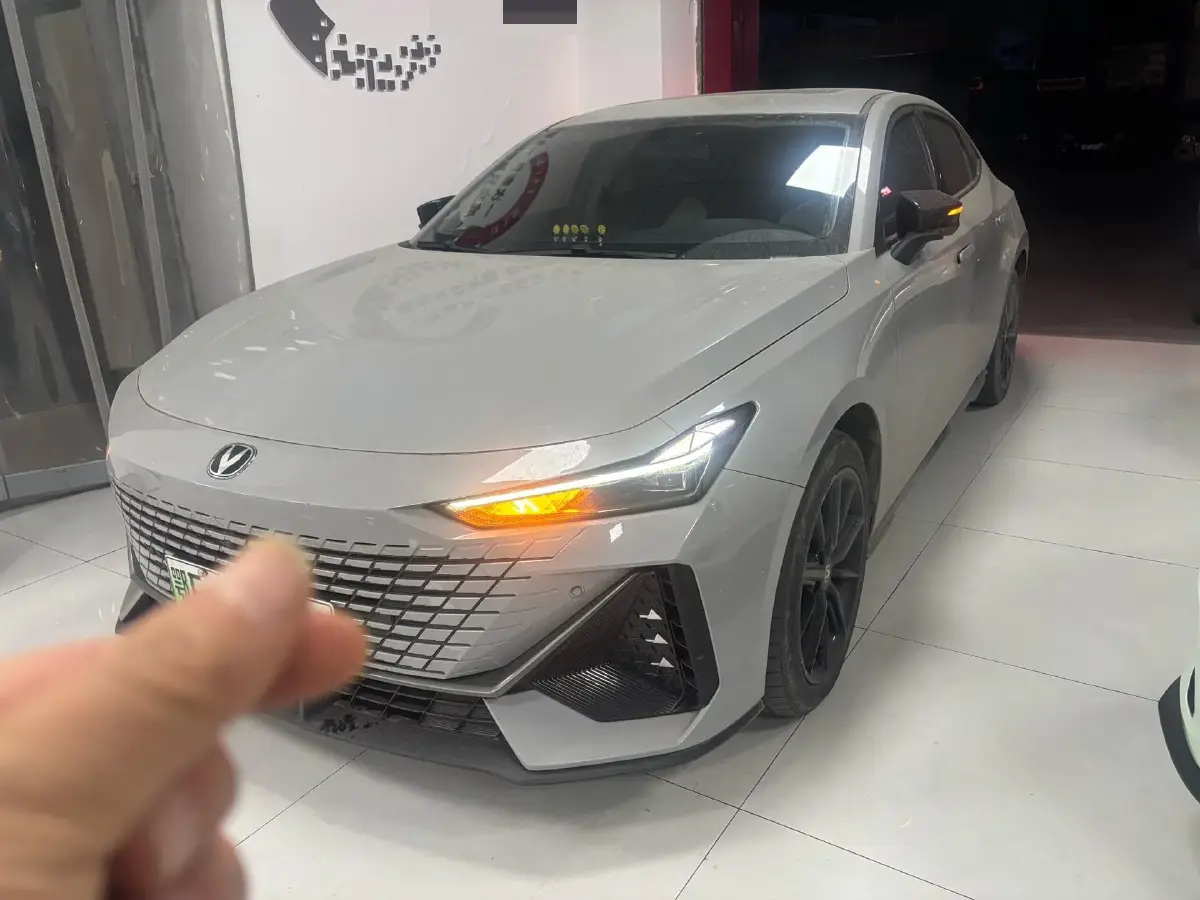 2023 ChangAn UNI-V iDD 1.5T 170HP L4 6TCT PHEV 18.4KWH