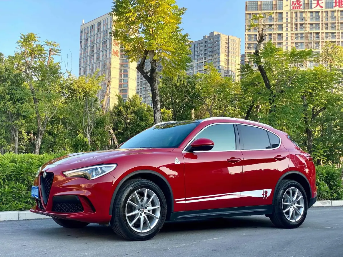 2017 Jaguar XE 2.0T 240HP L4 8AT