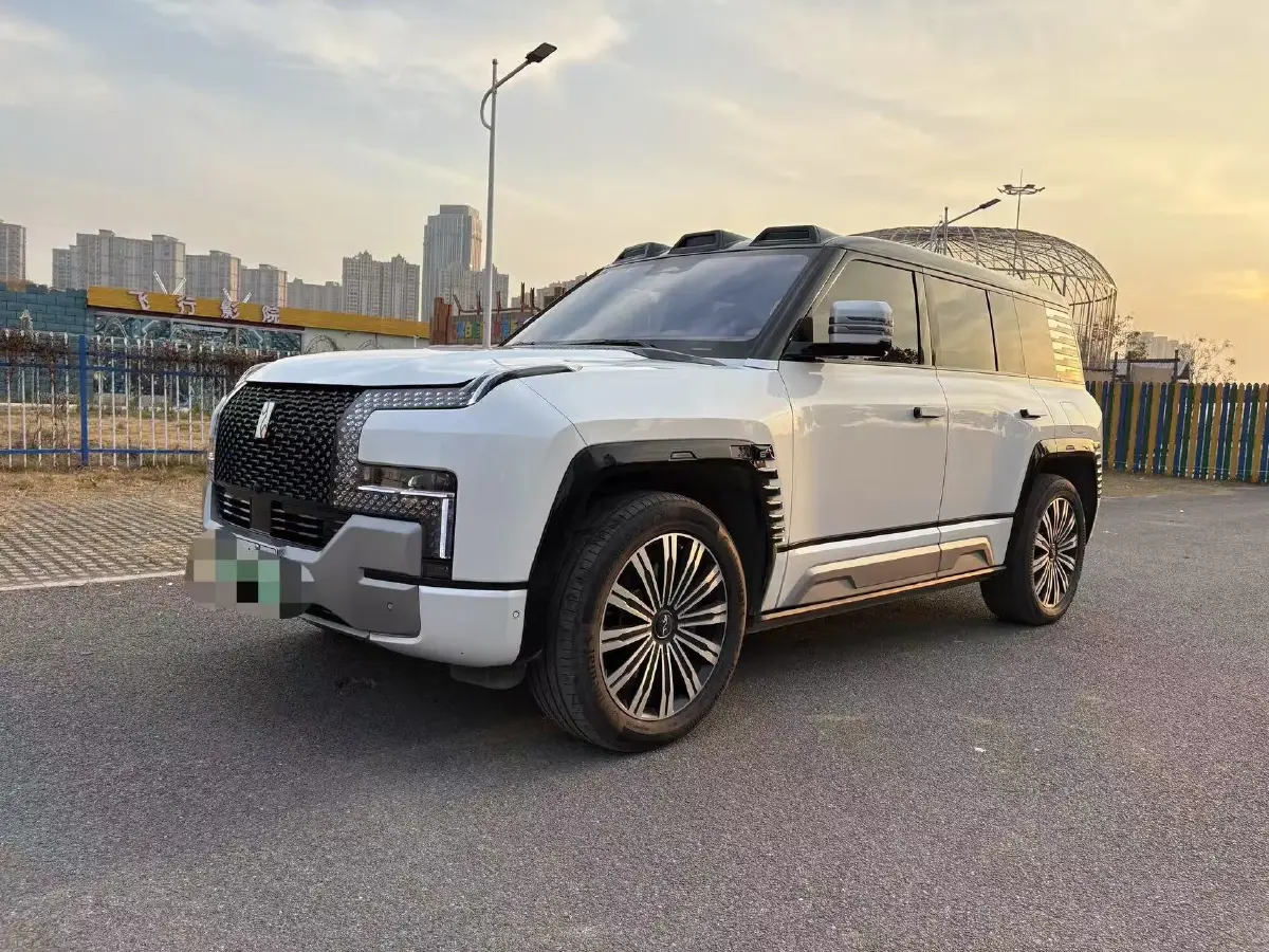 2023 YangWang U8 2.0T 272HP L4 REEV 49.05KWH