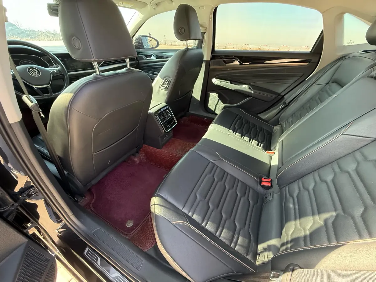 2021 Volkswagen Passat 2.0T 186HP L4 7DCT,autocango,china used car exporter,china ev exporter,chinese used car exporter,chinese used ev exporter